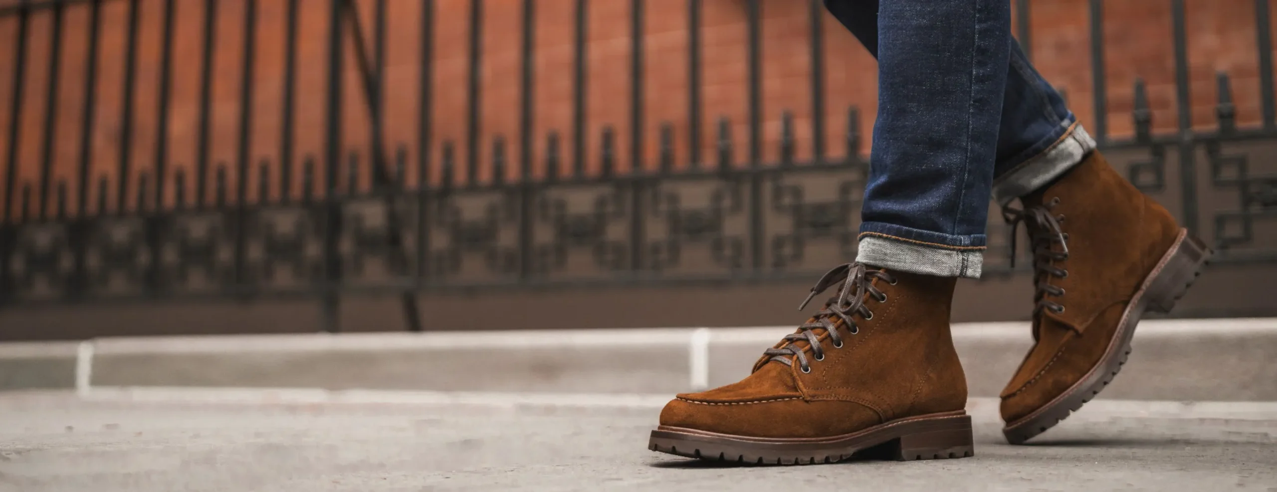 Choisir la bonne paire : élégance et confort à chaque pas -Chaussures Paris Boutique 2800x1080 Men Diplomat CinnamonS scaled